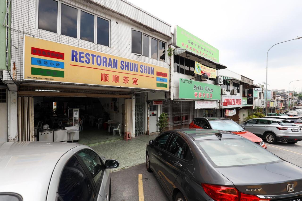 Cozy Homestay With Karaoke System & Pool Table Kuala Lumpur Exteriör bild